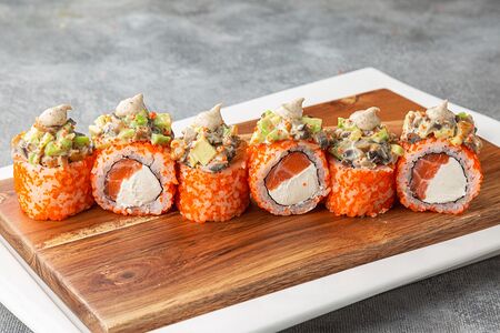 Ролл Сливочный лосось с авокадо и грибами