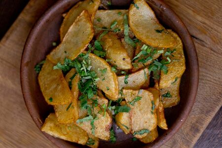 Жареный картофель со сванской солью и луком