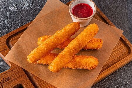 Сырные палочки из моцареллы