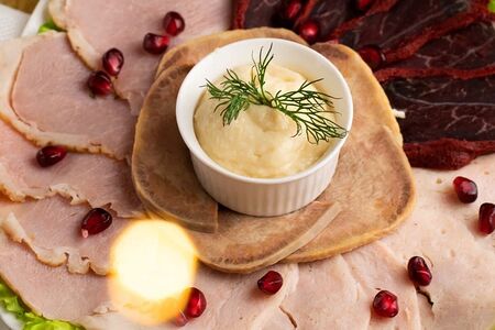 Ассорти из мясных деликатесов