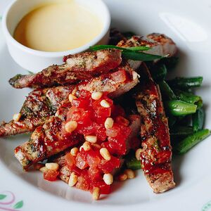 Свиная вырезка со спаржевой фасолью