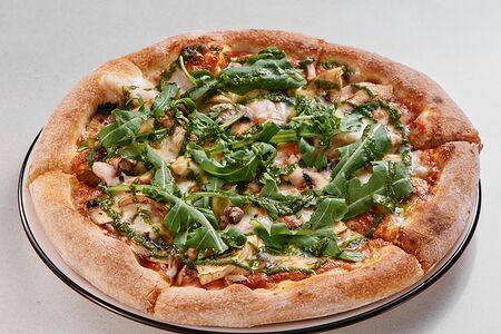 Пицца с цыплёнком и соусом песто