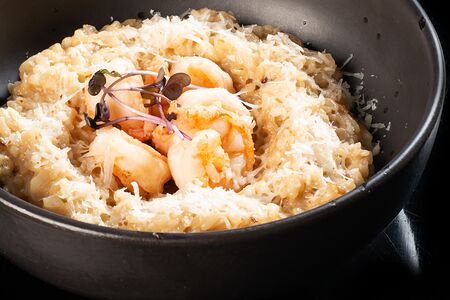 Мисо-ризотто с креветками и стружкой тунца