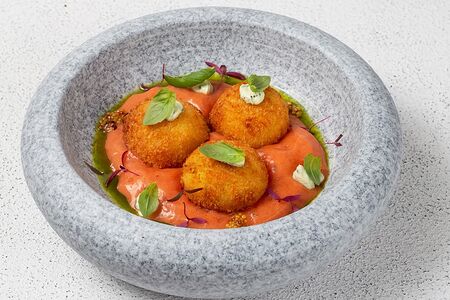 Аранчини из риса с сыром моцарелла