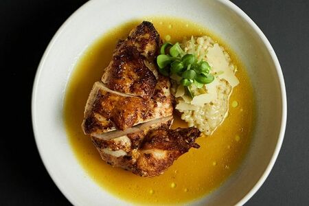 Запечённый цыпленок с трюфельной фреголой