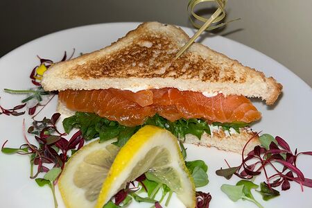 Сэндвич с лососем шеф-посола