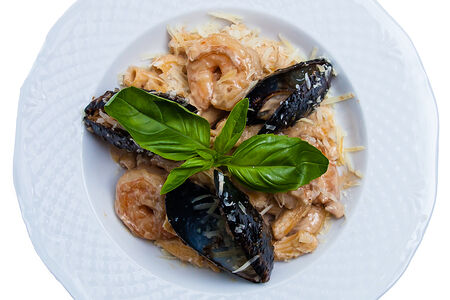 Ригатони с мидиями, креветками и сливками