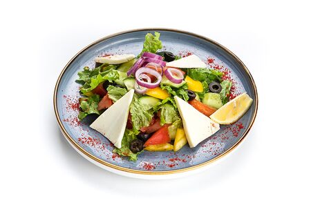 Салат греческий с фетой и орегано