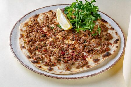 Лахмаджун с говядиной