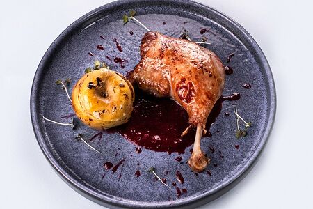 Утиная ножка с яблоком