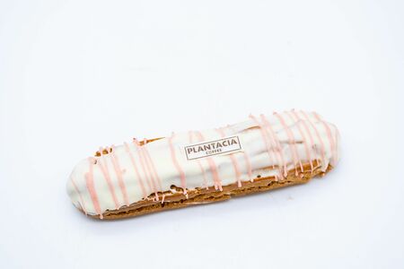 Эклер Малиновый