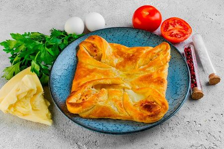 Хачапури из слоеного теста