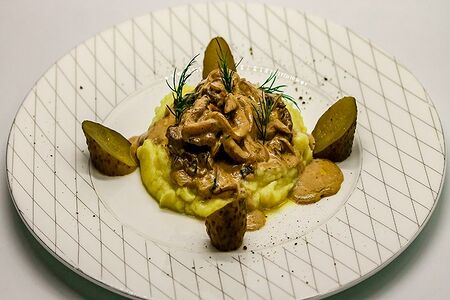 Бефстроганоff с картофельным пюре