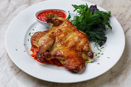 Фермерский цыпленок на гриле