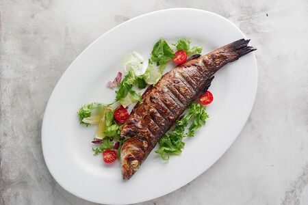 Сибас с томатной сальсой