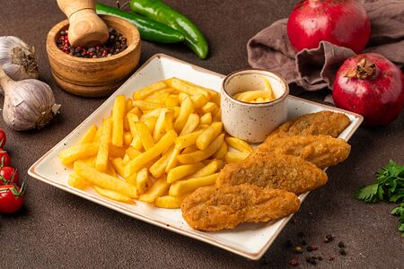 Стрипсы с картофелем фри