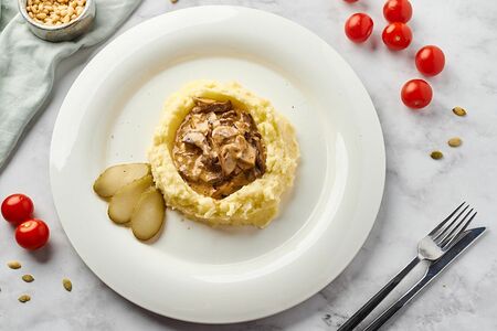 Бефстроганов с картофельным пюре
