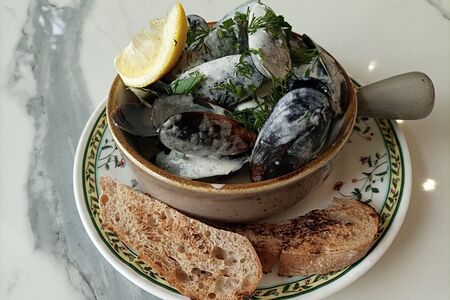 Мидии в створках в сливочном соусе