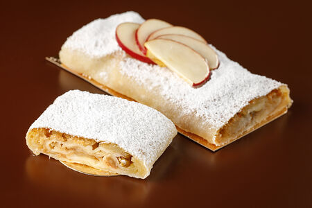 Штрудель яблочный (кусок)