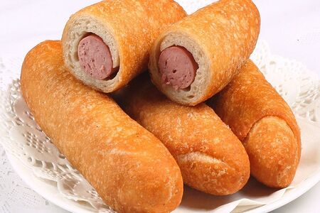 Сосиска в тесте жареная