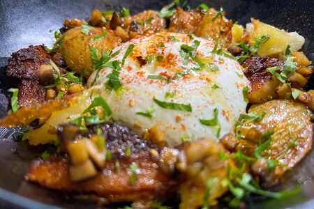 Мятый картофель с муссом из адыгейского сыра