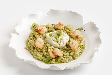 Паста орзо с креветками и соусом песто