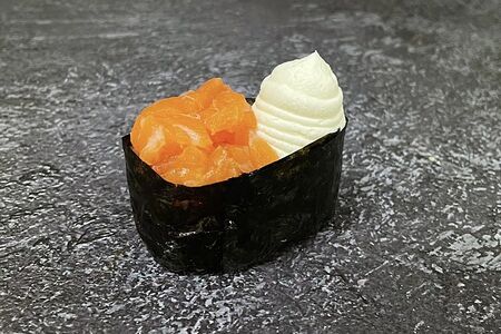 Гункан Лосось-сыр