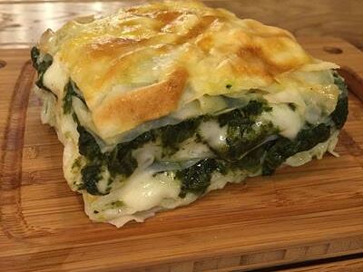 Ачма с сыром и шпинатом