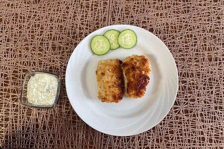 Шницель куриный по-домашнему с соусом