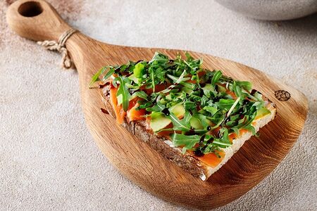 Брускетта с лососем