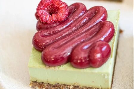 Пирожное Матча-малина