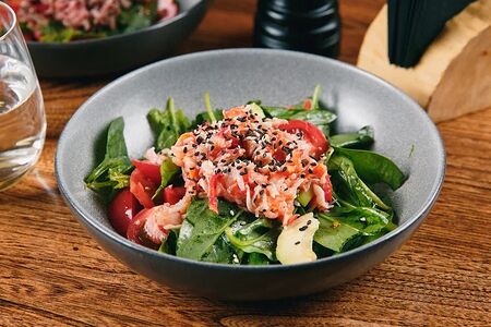 Краб, авокадо, томаты, шпинат