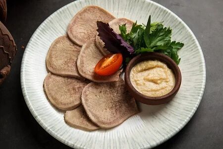 Отварной язык с хреном