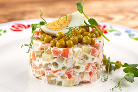 Оливье с ветчиной