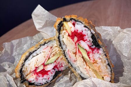 Суши-бургер с креветкой