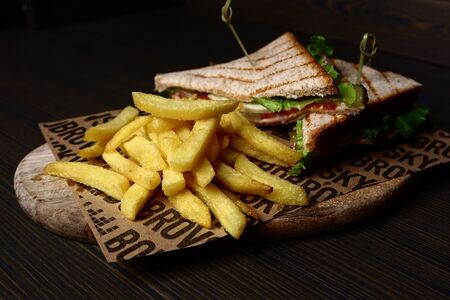 Фирменный клаб-сэндвич