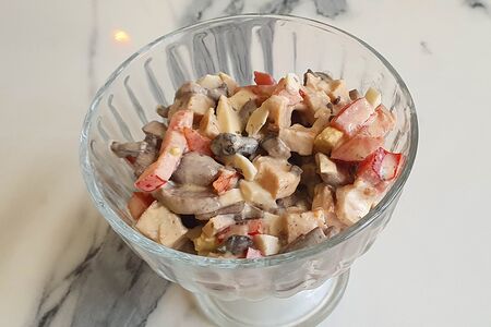 Салат с копченной курицей и шампиньонами