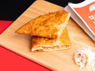 Чебурек с крабом и артишоками