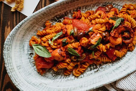 Фузилли осьминогом и перцем чили