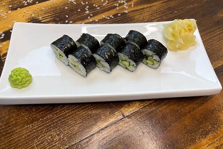 Классический ролл с авокадо