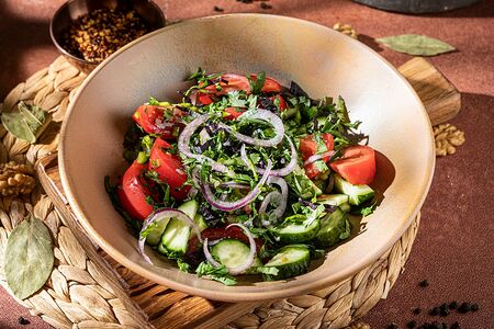 Овощной салат по-грузински с зеленью