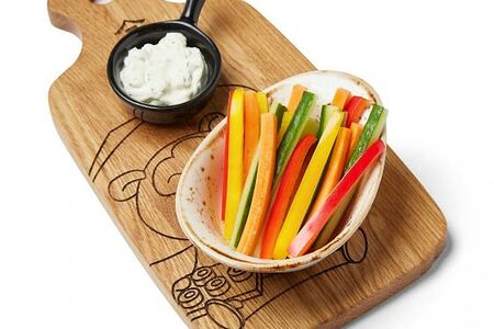 Овощная закуска с сырным соусом