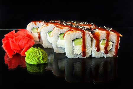 Ролл с беконом