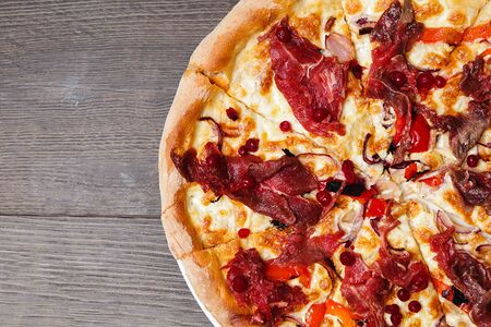 Пицца с олениной