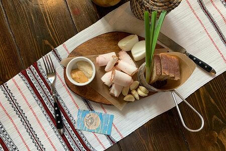 Сало с красным перцем