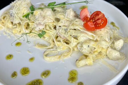 Фетучини с курицей и грибами
