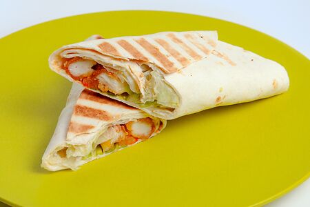 Тортилья с рыбными наггетсами