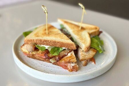 Тост с куриной грудкой