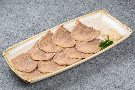 Язык отварной говяжий