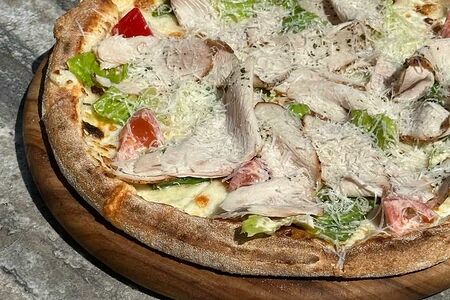 Пицца с пастрами из курицы